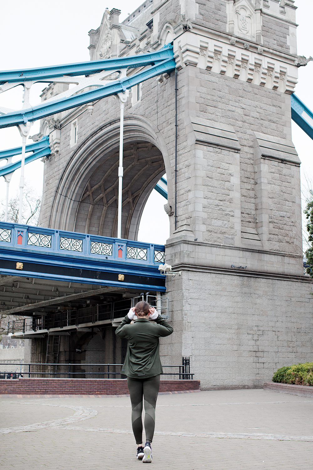Tower-Bridge-london-Nike-Luna-Epic-2-back